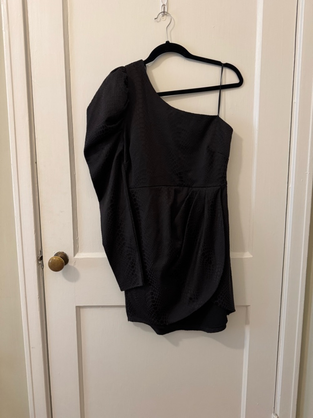 DO+BE One-Shoulder Black Puff-Sleeve Cocktail Dress